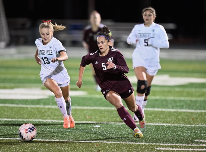 Walsh Jesuit junior Hannah Pachan heads up the field during the Division I state semifinal against Strongsville on November 7, 2023. Photo credit: Jeff Harwell, SBLive Sports